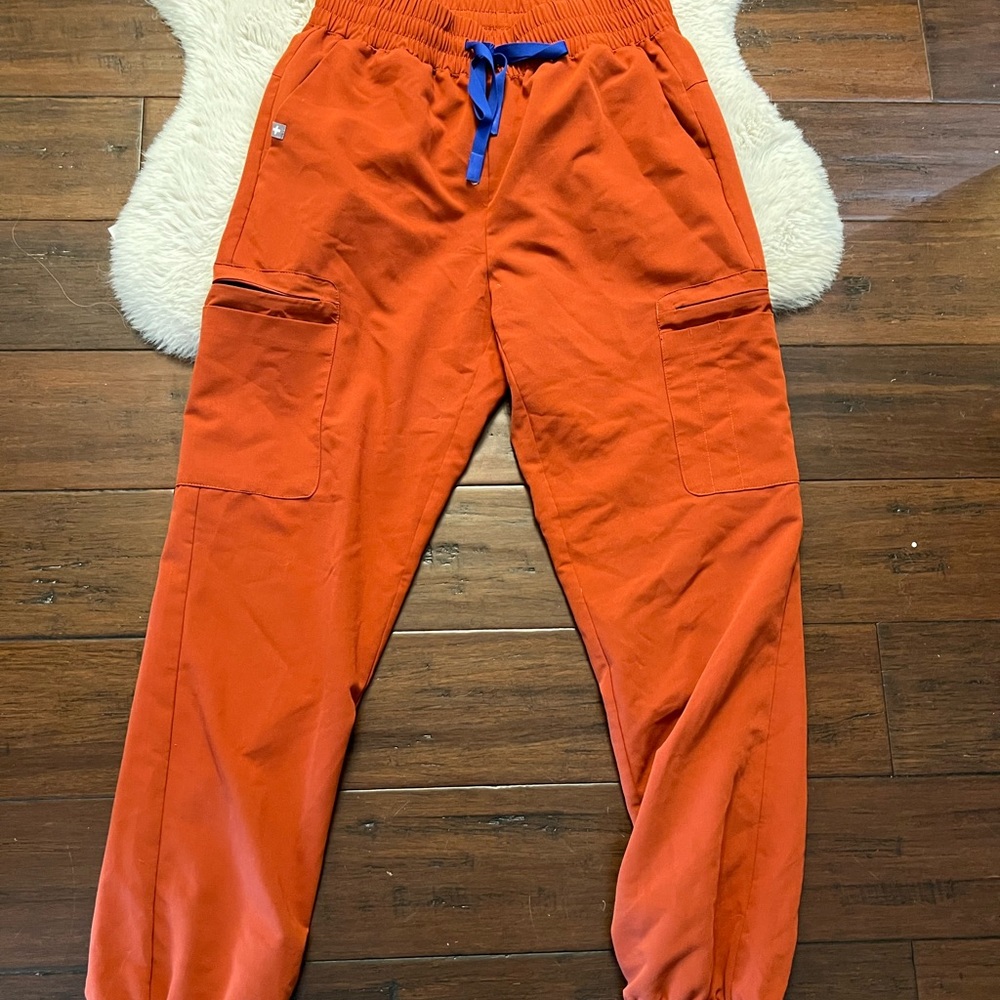 Figs Rust Colored Set - image 5